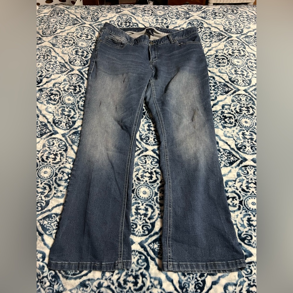 Amethyst Jeans Flare in Faded Blue